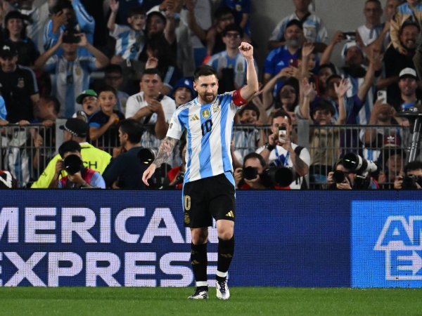 OLE: Messi và DePaul đã đến Argentina và sẽ tham gia trại huấn luyện đội tuyển quốc gia Argentina