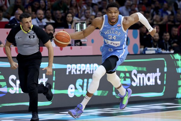 Bốn trò chơi nghỉ ngơi và hai trò chơi! Antetokounmpo bỏ lỡ trận đấu với Bosnia và Herzegovina do khó chịu đầu gối