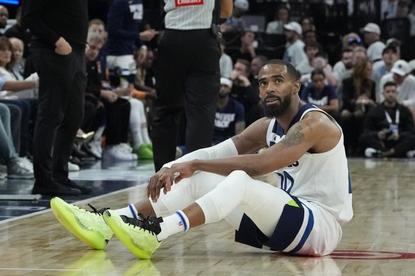 Hylander: Conley rất giống với Westbrook và Harden, tích cực chấp nhận đồng đội để đóng một vai trò quan trọng trong đội