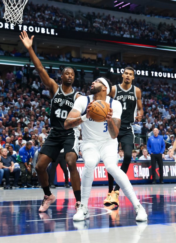 Trong 14 trận mở màn mùa giải của sự nghiệp dày đặc, anh đã thua tới 11 lần! James thua 14 lần, nhiều nhất trong lịch sử!