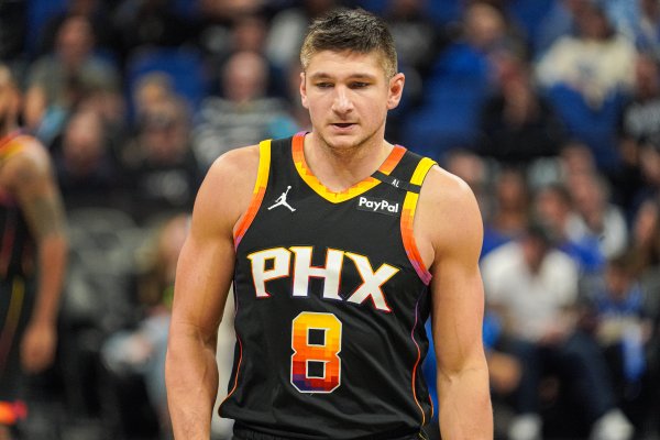 Đường bên ngoài khá chính xác! Grayson Allen ghi được 17 điểm khi bắn 6/12, 4 rebound, 5 hỗ trợ và 1 cướp, và 5/10 ba điểm.