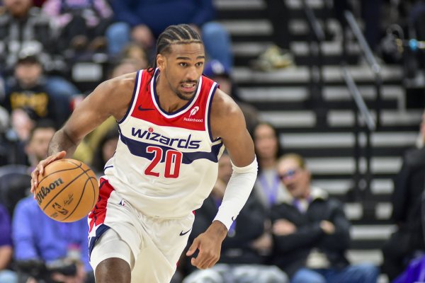 Trong 45 năm qua, 3 người có ít nhất 30 điểm, 10 rebound, 5 kiến ​​tạo, 2 cướp và 2 cản phá trong một trận đấu trước 21 tuổi: James Wenban Sarr