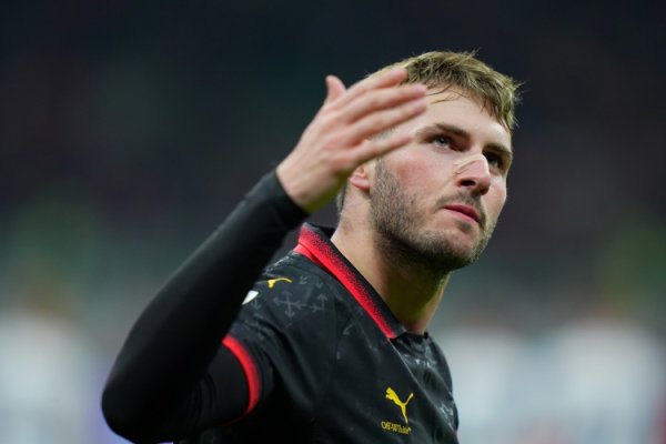 Cha nói về tình trạng của Jimenez: Chấn thương mắt cá chân của anh tái phát, điều này là không bình thường