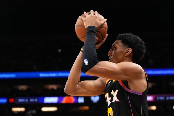 Booker: Dunn đã trở nên hung hãn hơn. Anh ấy đã tập luyện vào mùa hè này và dường như chưa bao giờ có một ngày nghỉ.