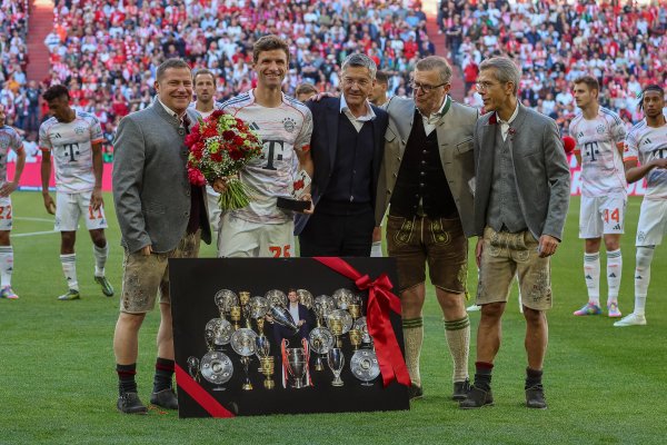 Hainer: Tôi hy vọng Muller sẽ trở lại Bayern và anh ấy có thể tham gia nhóm điều hành hoặc thậm chí trở thành chủ tịch