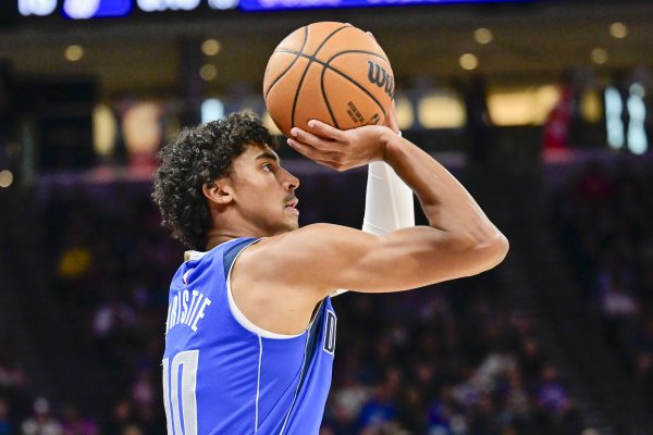 3D tuyệt vời! Christie thực hiện 5 trong số 12 cú sút, 26% từ cự ly 3 điểm, 3/8 từ cự ly 3 điểm và ghi được 15 điểm, 5 rebound, 3 hỗ trợ và 3 block.