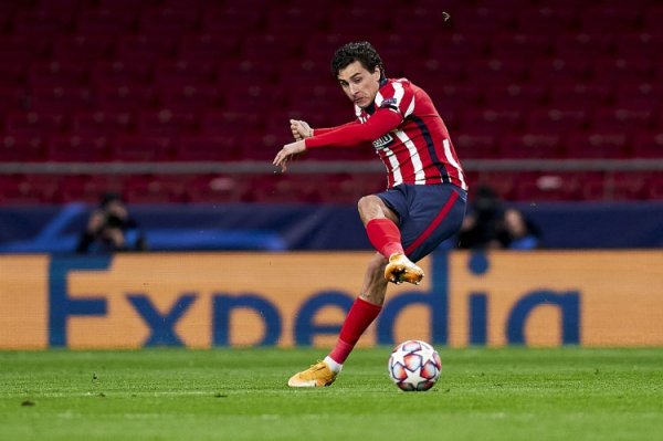 Gimenez: Simeone Jr. dựa vào nỗ lực của chính mình. Không ai ở Atletico Madrid coi anh là con trai huấn luyện viên.