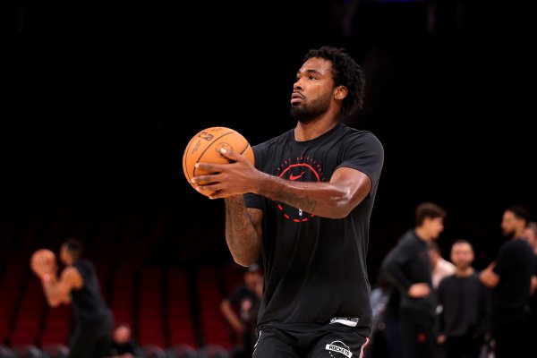 Xếp hạng tỷ lệ bắn ba điểm góc rộng: Ethan đứng thứ nhất với 65,6%, Sheppard đứng thứ ba với 59,5%, và Rui Hachimura đứng thứ tư.